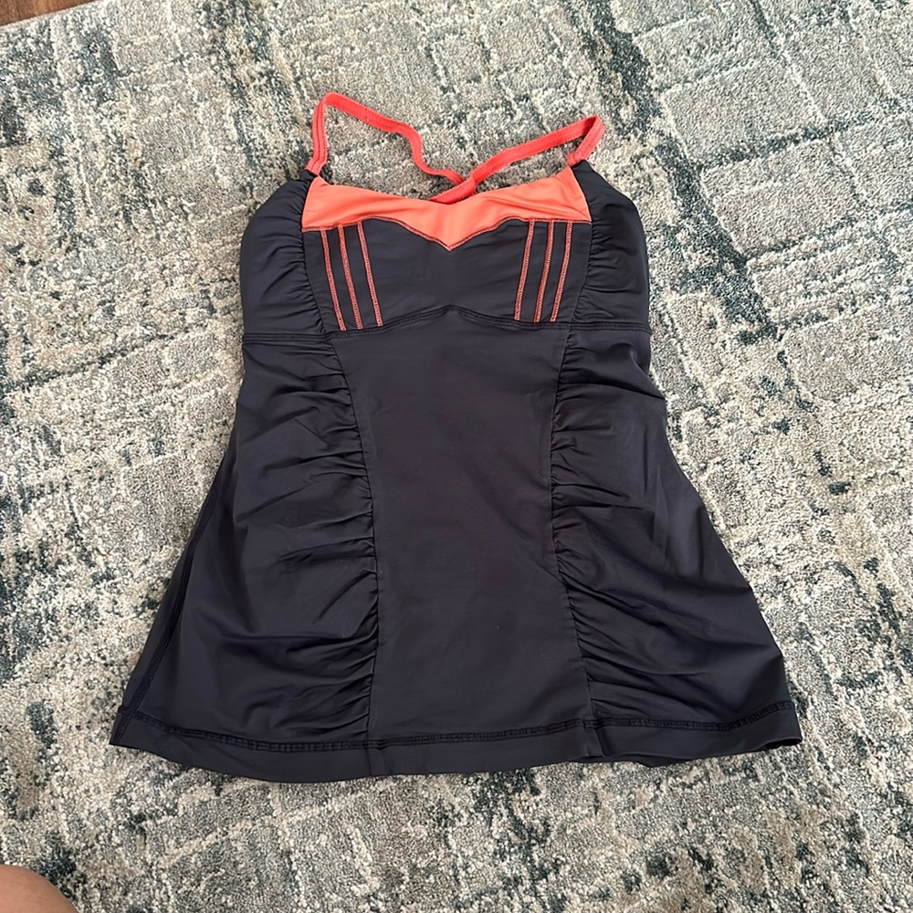 Lululemon size 4 tank